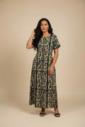 Robe noire tapa
