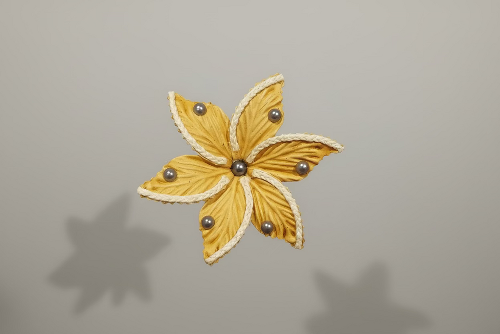 Pince fleur marron togi
