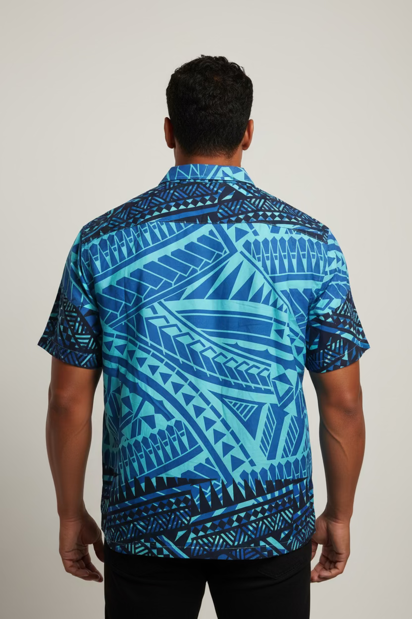 Chemise bleue motif tribal