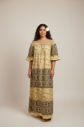 Robe beige tapa